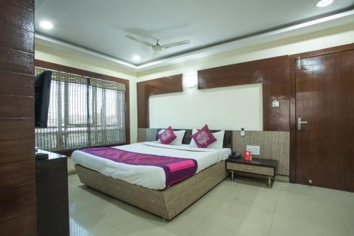 OYO Rooms South Tukoganj MG Road